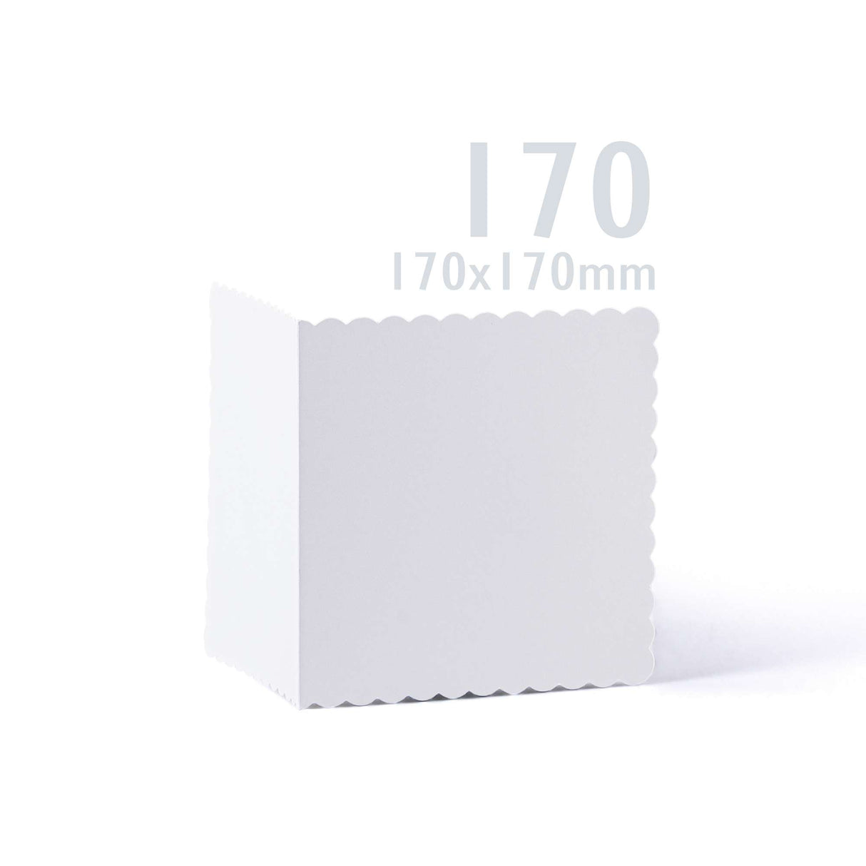 Witte kaarten en enveloppen met golvende rand – verpakking