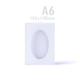 Witte drieluikkaarten met hamerslagstructuur en ovaal uitsnijvenster – verpakking